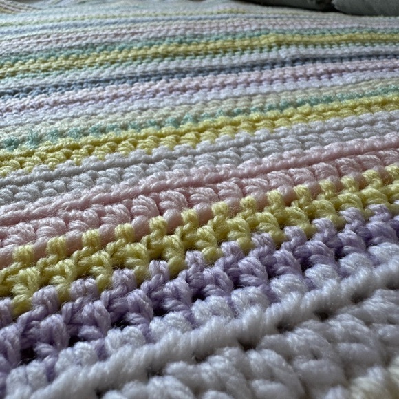Knitted baby’s blanket - Picture 3 of 5